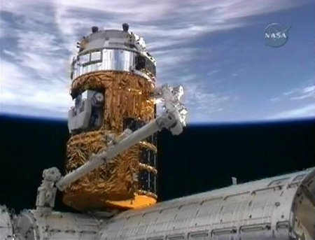 Space station grabs Japan cargo ship