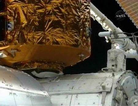 Space station grabs Japan cargo ship