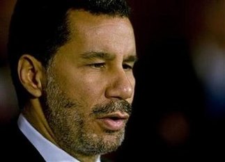 NY governor ignores pressure to end election quest
