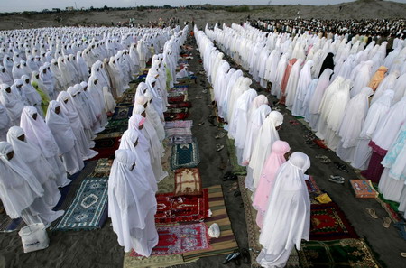 Muslims celebrate feast ending Ramadan