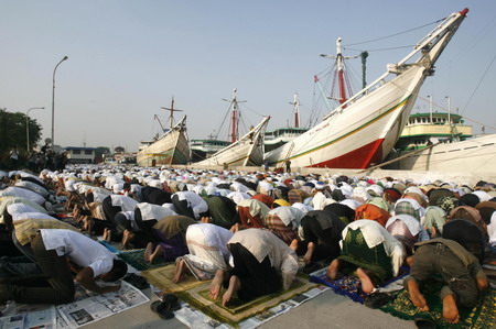 Muslims celebrate feast ending Ramadan