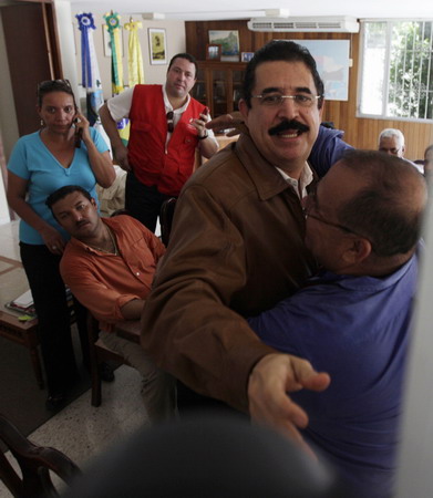 Ousted Zelaya returns to Honduras