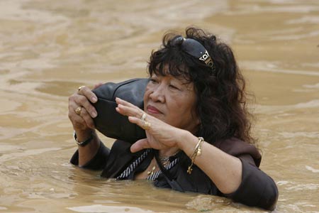 Typhoon wrecks havoc to Metro Manila