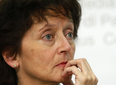 Polanski fights extradition as Hollywood watches