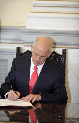 New Greek PM sworn in, announces cabinet