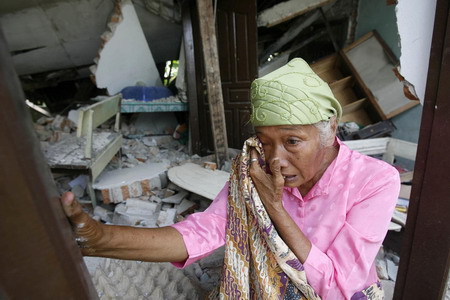 Padang hit hard by earthquake