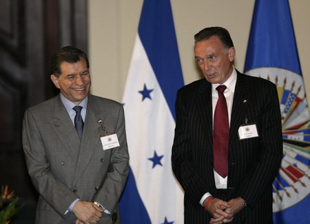 Diplomats urge return of ousted Zelaya