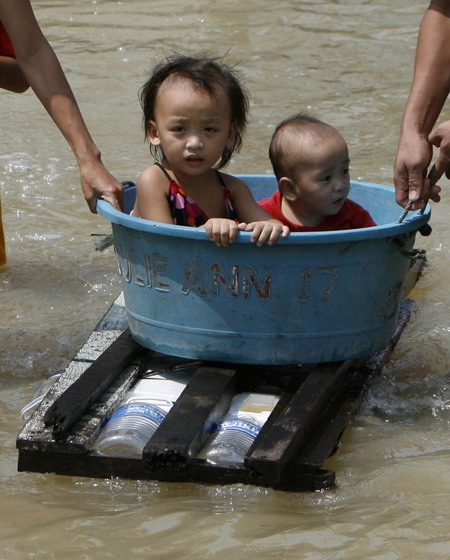 Landslides, floods kill 184 in Philippines