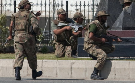 Pakistan commandos free 30 at army HQ, ending siege