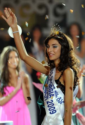 Tsira Suknidze crowned Miss Georgia 2009