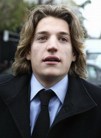 Sarkozy says son being 'thrown to wolves'