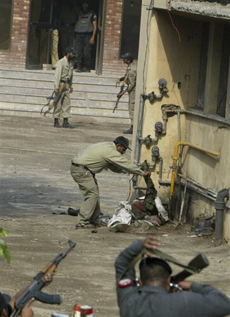 Gunmen, bomber hit 4 sites in Pakistan, 31 die