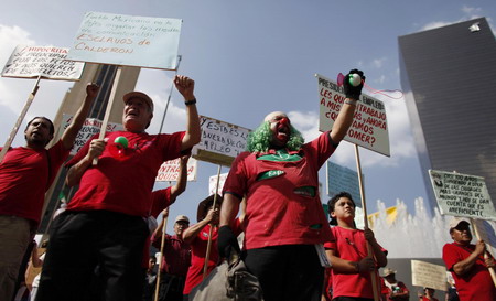 Thousands march against Mexican utility closure