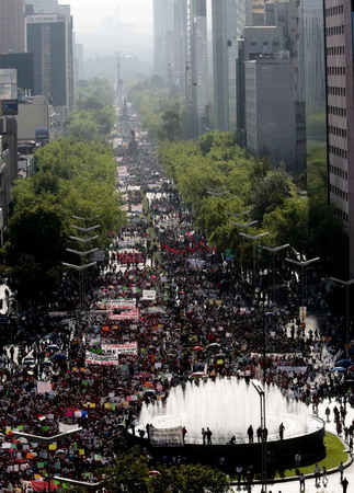 Thousands march against Mexican utility closure