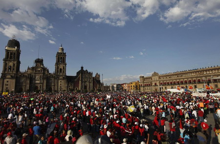 Thousands march against Mexican utility closure