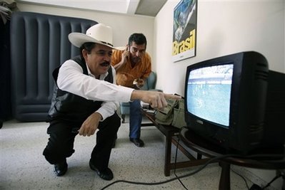 Honduran talks deadlocked over restoring Zelaya