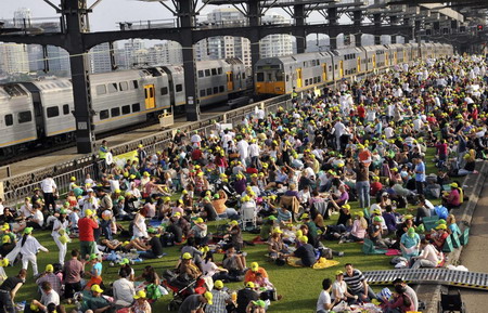 Sydney Harbor Bridge becomes grassy picnic ground