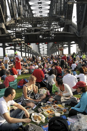 Sydney Harbor Bridge becomes grassy picnic ground