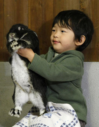 Japan's Prince Hisahito visits Zoological Gardens