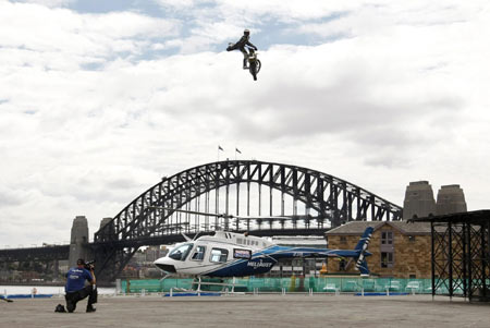 Stunt performed in front of Sydney Harbour Bridge