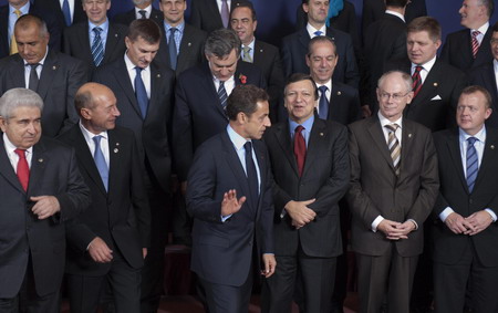EU opens way to treaty to increase global influence