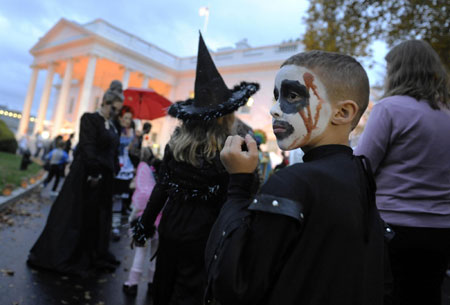 White House celebrates Halloween with 2,000 kids
