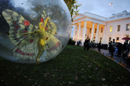 White House celebrates Halloween with 2,000 kids