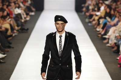 Pakistan's fashionistas defy Taliban