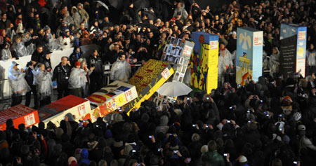 Thousands cheer 20 years since fall of Berlin Wall