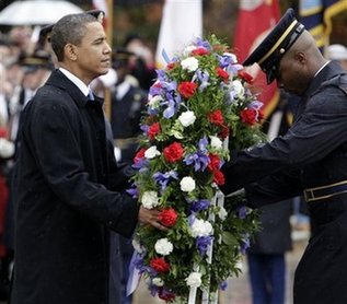 Obama honors veterans at Arlington cemetery