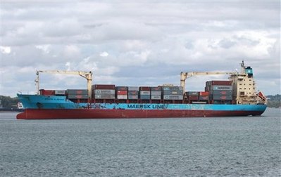 US ship thwarts second pirate attack