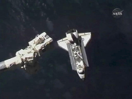 Shuttle Atlantis arrives at space station