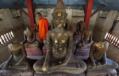 Thai police vow crackdown on Buddha statue thieves