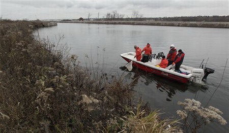 Chicago river poisoned to block feared Asian carp