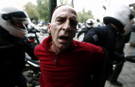 Violence erupts on Greek riot anniversary