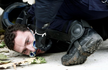Violence erupts on Greek riot anniversary