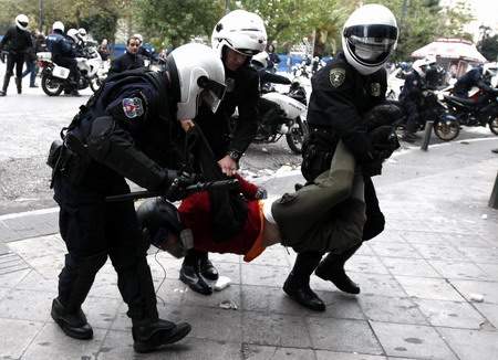 Violence erupts on Greek riot anniversary