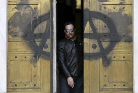 Greek police clash with youths for second day