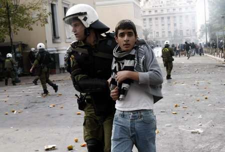 Greek police clash with youths for second day