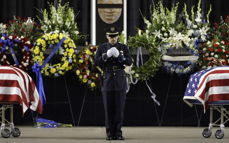 4 slain Wash. officers honored at memorial