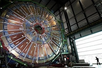 Atom smasher catches 1st high-energy collisions