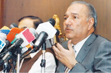 Pakistan stops minister at airport after court ruling
