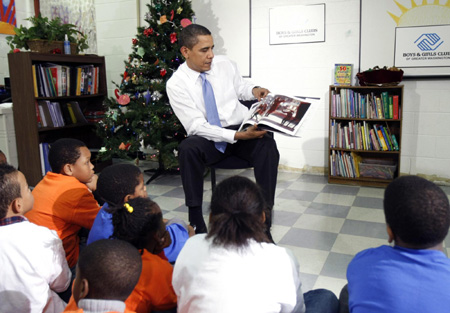 Obama reads story, gives cookies to children