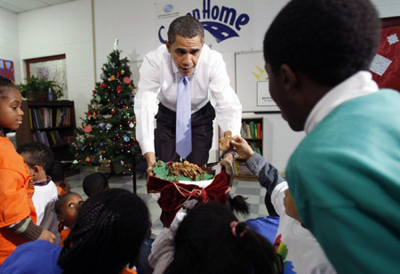 Obama reads story, gives cookies to children