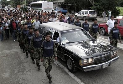 Gunmen kill family of Mexican drug war hero