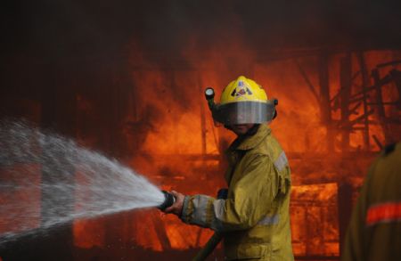 Fire destroys 1,000 houses in Metro Manila