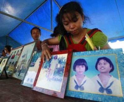 Prayers and silence mark 2004 tsunami anniversary