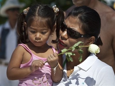 Prayers and silence mark 2004 tsunami anniversary