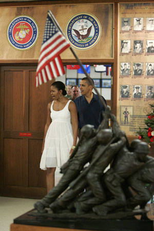 Obama say hello to US Marines on vacation in Hawaii