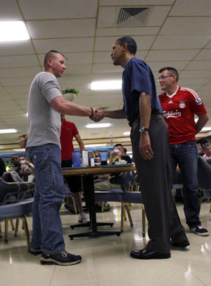 Obama say hello to US Marines on vacation in Hawaii